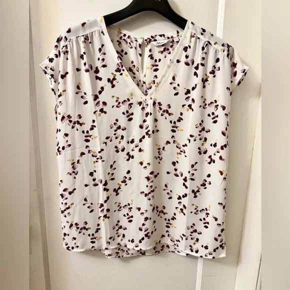 Reitmans White and Plum Floral Blouse - Picture 11 of 11
